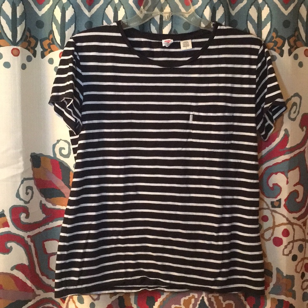 Ladies Levi's T-shirt with Pocket